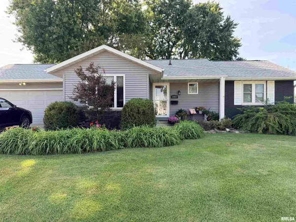 1103 WESTMINSTER DR, Washington, IL 61571