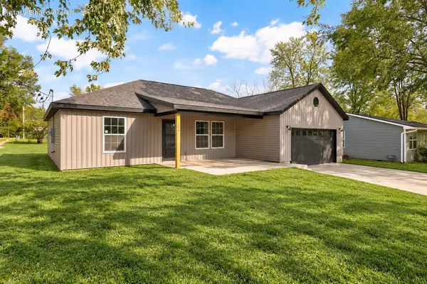 306 N Adams ST, Aurora, MO 65605