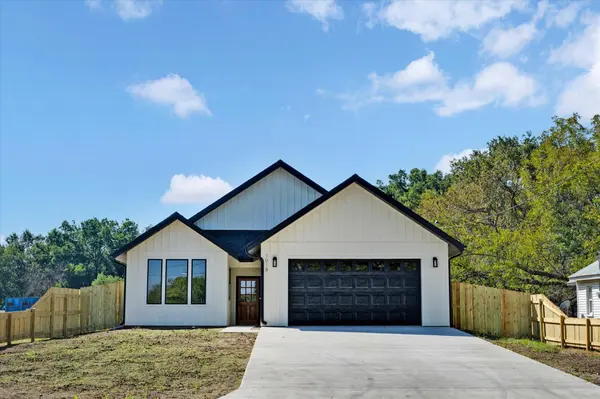 1018 W Jackson ST, Bolivar, MO 65613