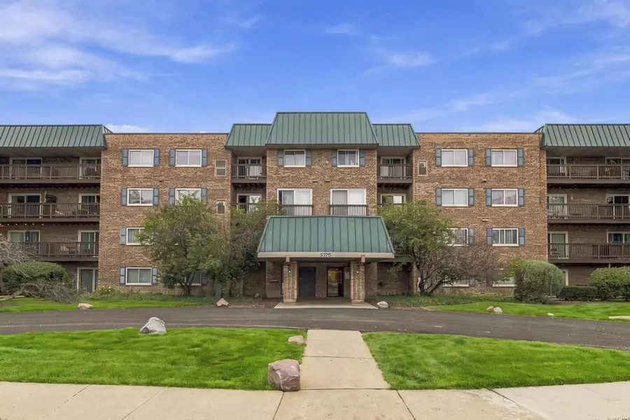 675 GROVE DR #304, Elk Grove Village, IL 60007