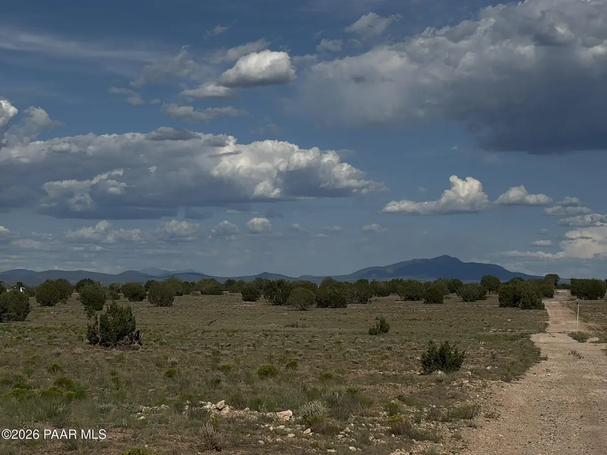 59ne Rocky Rabbit RD, Ash Fork, AZ 86320