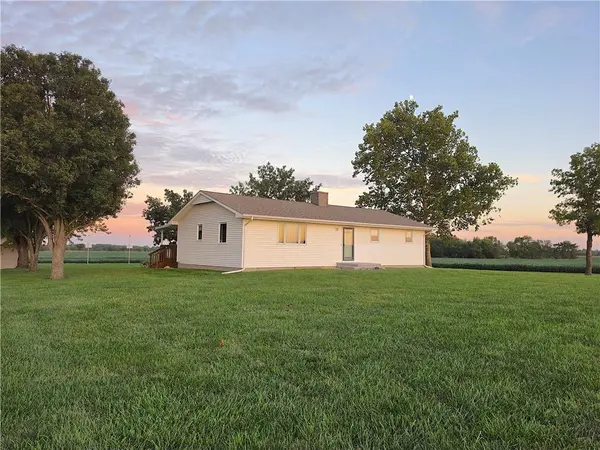 31356 NW Barton RD, Garnett, KS 66032