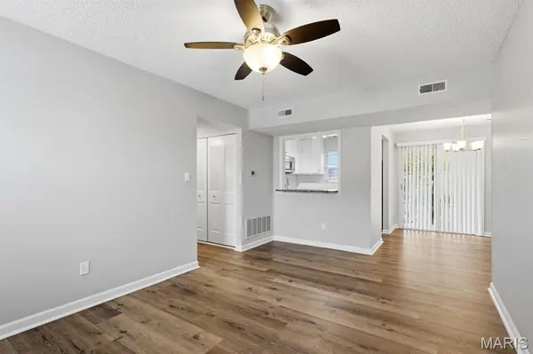 1630 Thrush TER #1630, Brentwood, MO 63144