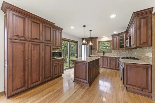 8 Keystone CT, Bolingbrook, IL 60440