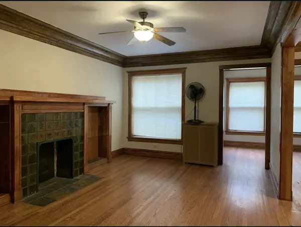 2332 E 70th PL, Chicago, IL 60649