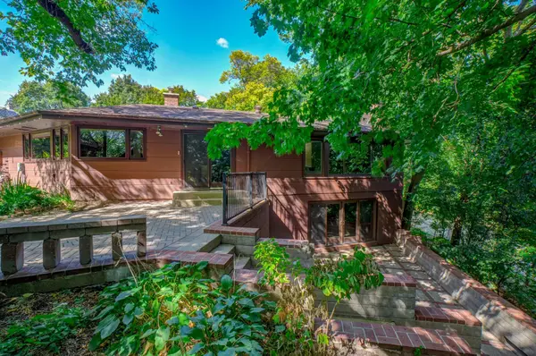 690 Linwood AVE, Saint Paul, MN 55105