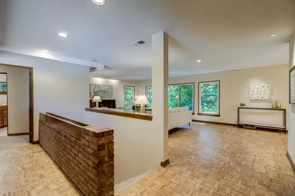 690 Linwood AVE, Saint Paul, MN 55105