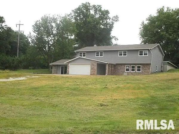 2 WOODLAND LN, Macomb, IL 61455