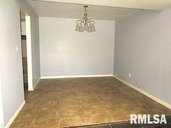 2 WOODLAND LN, Macomb, IL 61455