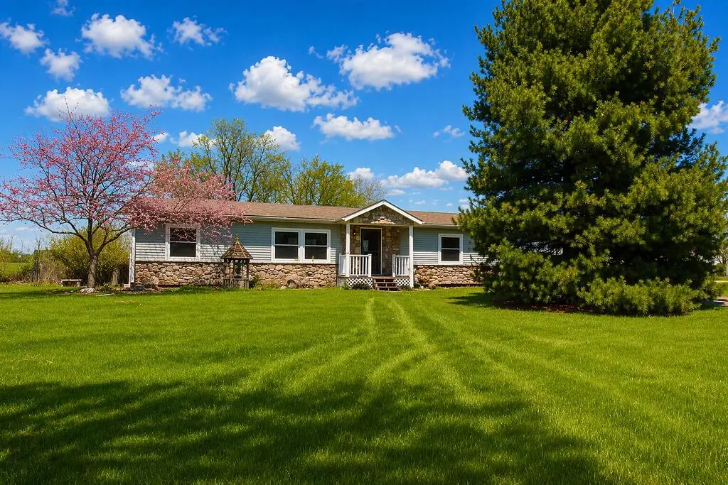 6458 E Bootjack RD, Rolling Prairie, IN 46371