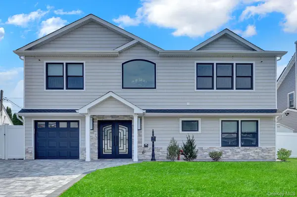 129 Tardy LN, Wantagh, NY 11793