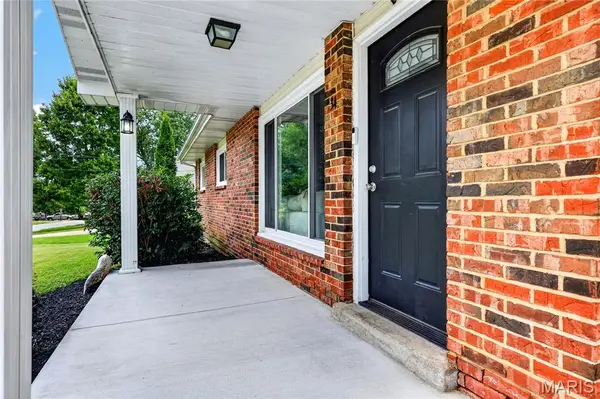 34 Highland DR, St Charles, MO 63303