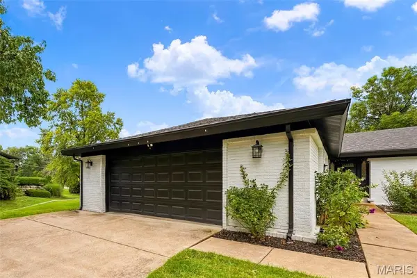 1018 Van Dyke DR, Manchester, MO 63011