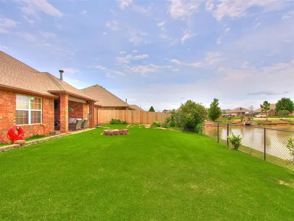 705 N Buckhorn Way DR, Mustang, OK 73064