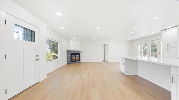 2105 E Mason Pr NE, Benton City, WA 99320