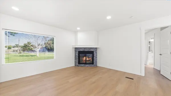 2105 E Mason Pr NE, Benton City, WA 99320