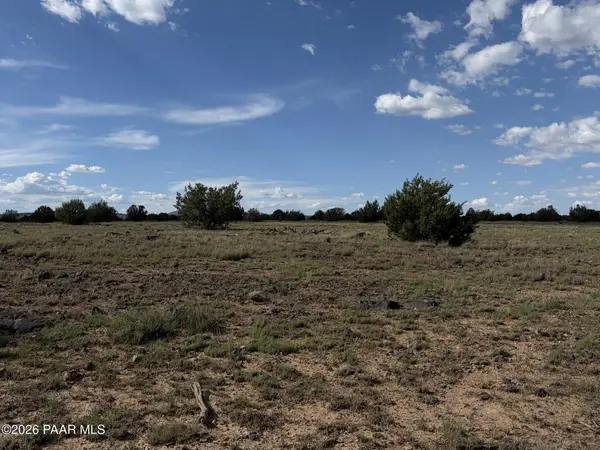 59se Rocky Rabbit RD, Ash Fork, AZ 86320