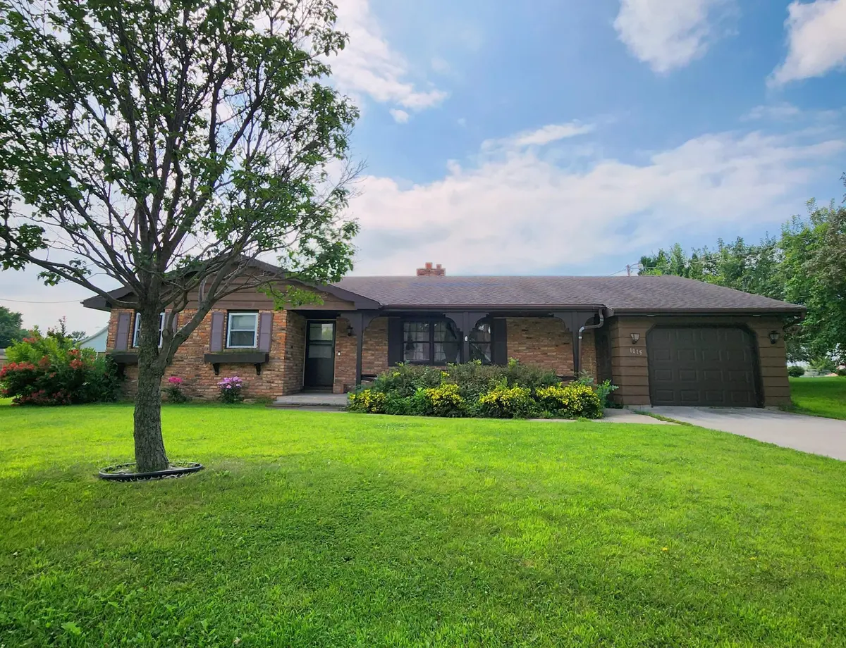 1015 Highway AVE, Bird Island, MN 55310
