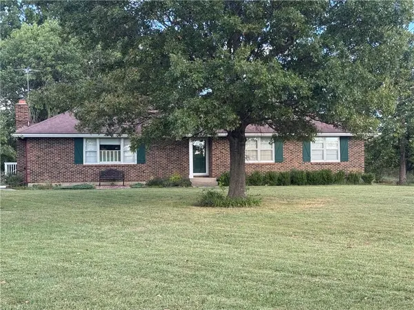 29505 SE Outer RD, Harrisonville, MO 64701