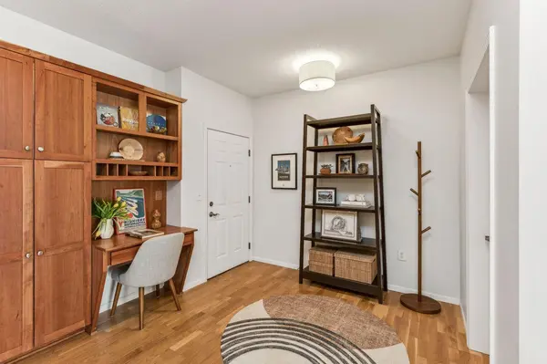 301 Oak Grove ST #305, Minneapolis, MN 55403