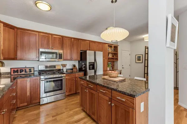 301 Oak Grove ST #305, Minneapolis, MN 55403