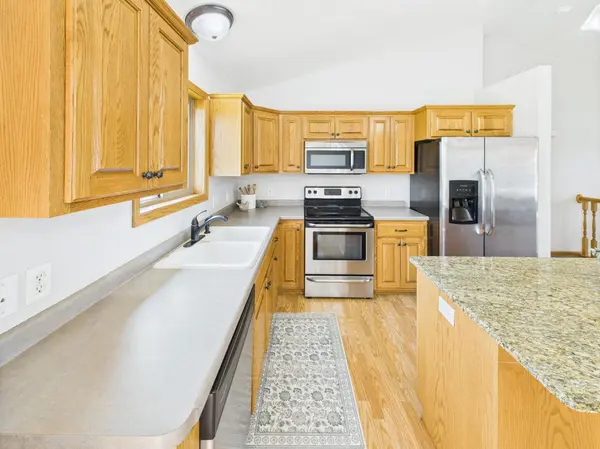 985 Waters Edge CIR, Avon, MN 56310