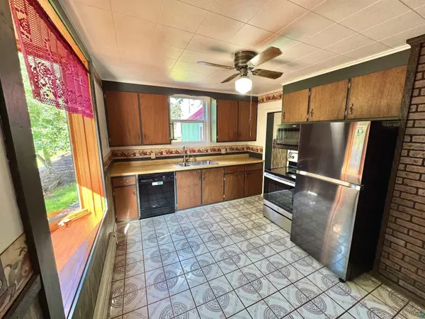 521 8th Ave, Two Harbors, MN 55616