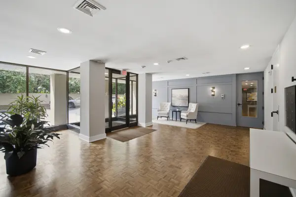 640 Winnetka Mews #403, Winnetka, IL 60093