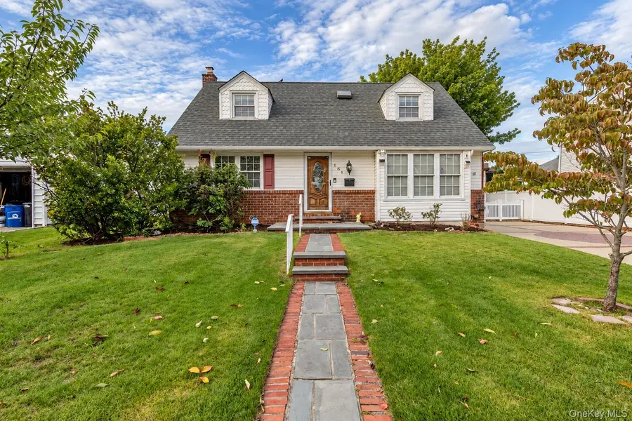 561 Parker AVE, Levittown, NY 11756
