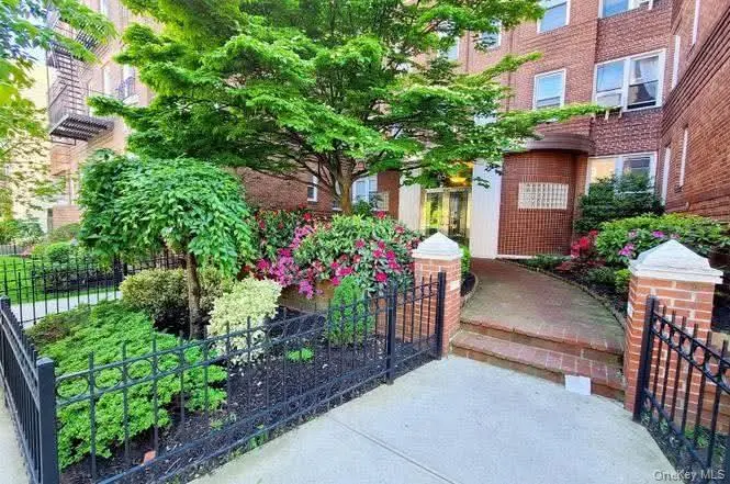 6536 Wetherole ST #103, Rego Park, NY 11374