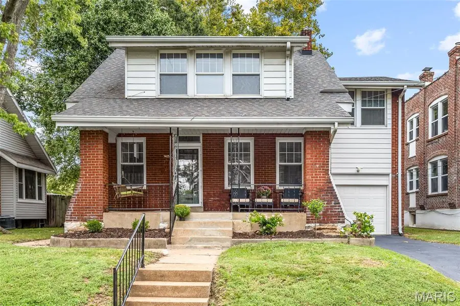 7405 Zephyr PL, Maplewood, MO 63143