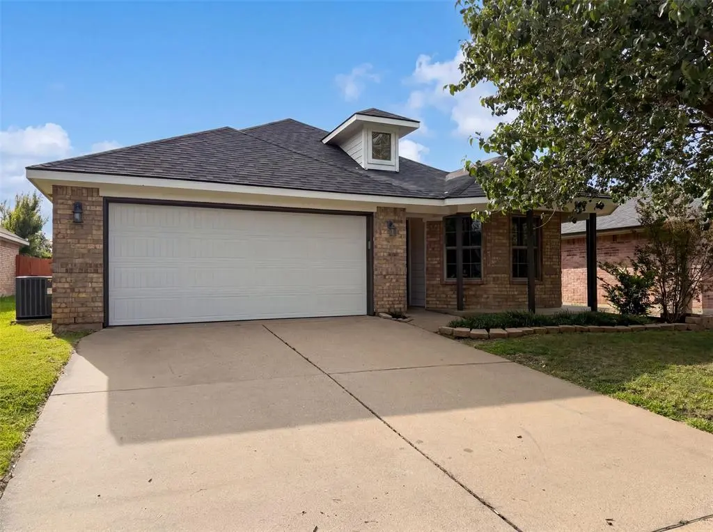 1618 Hillside Drive, Waxahachie, TX 75165