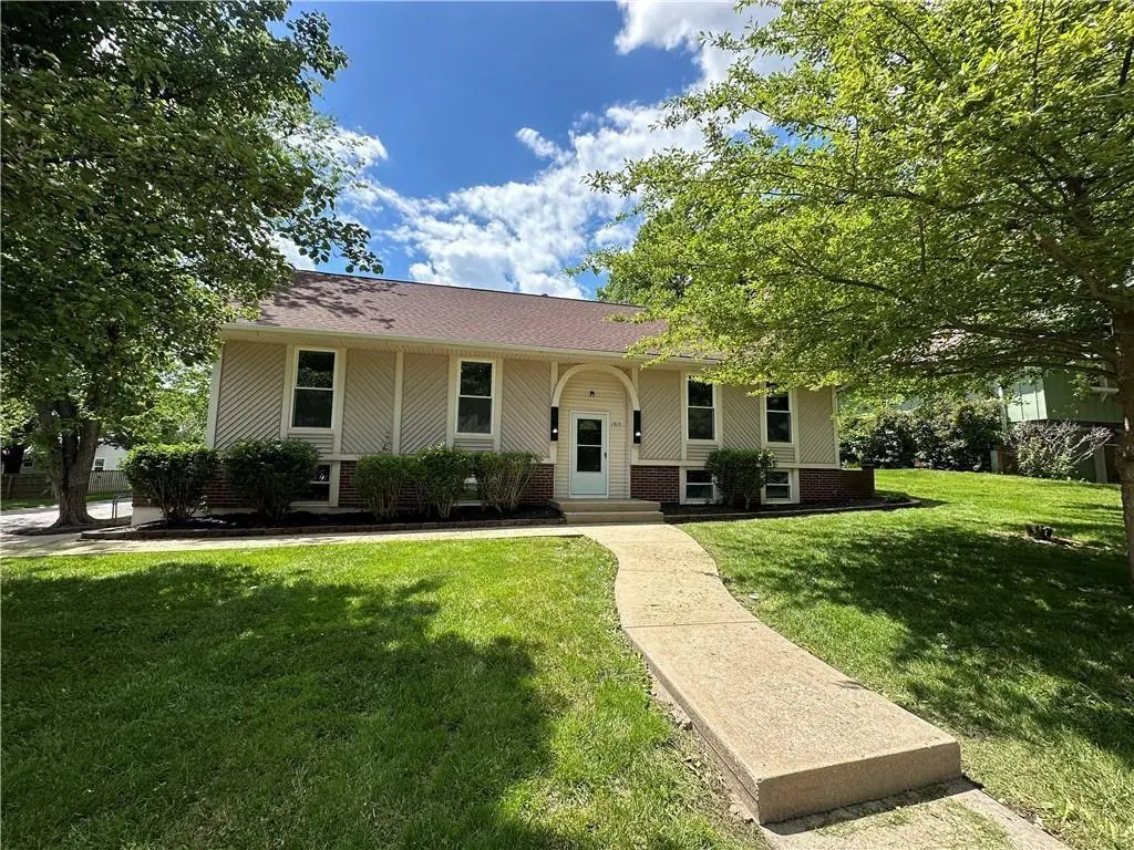 1513 SW 20th ST, Blue Springs, MO 64015