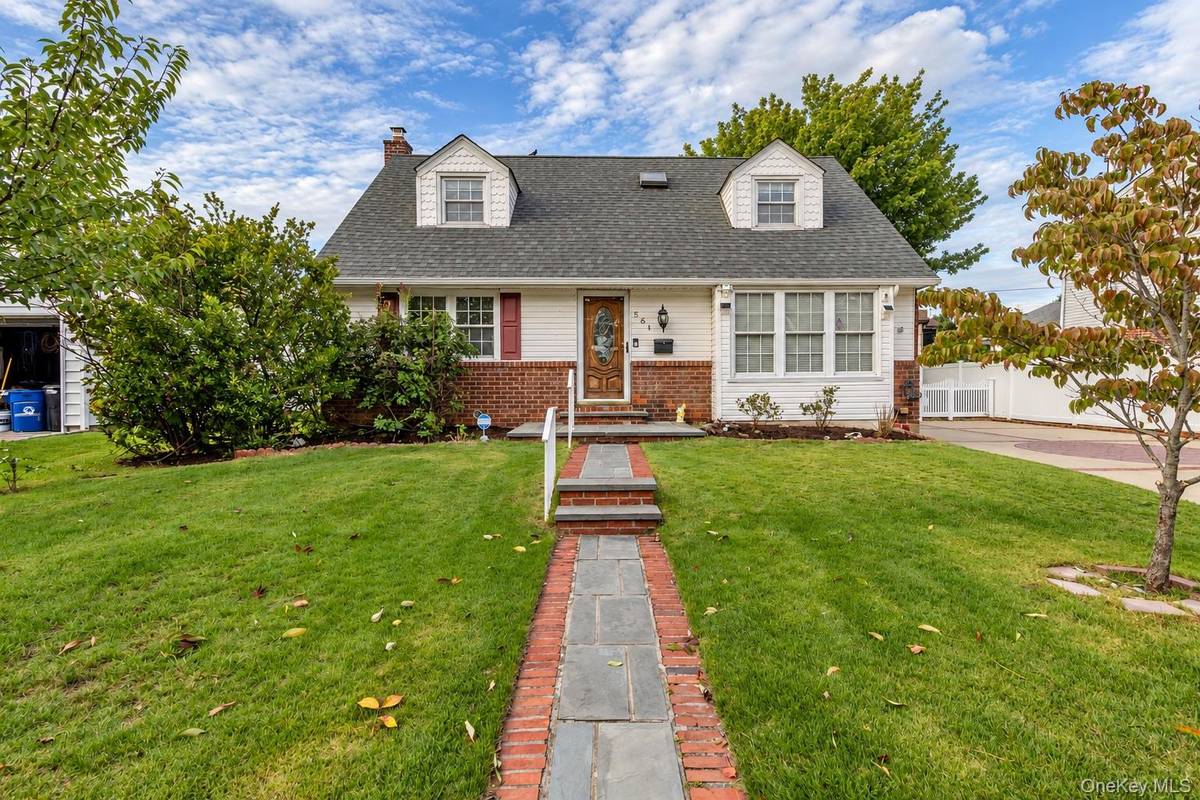 561 Parker AVE, Levittown, NY 11756
