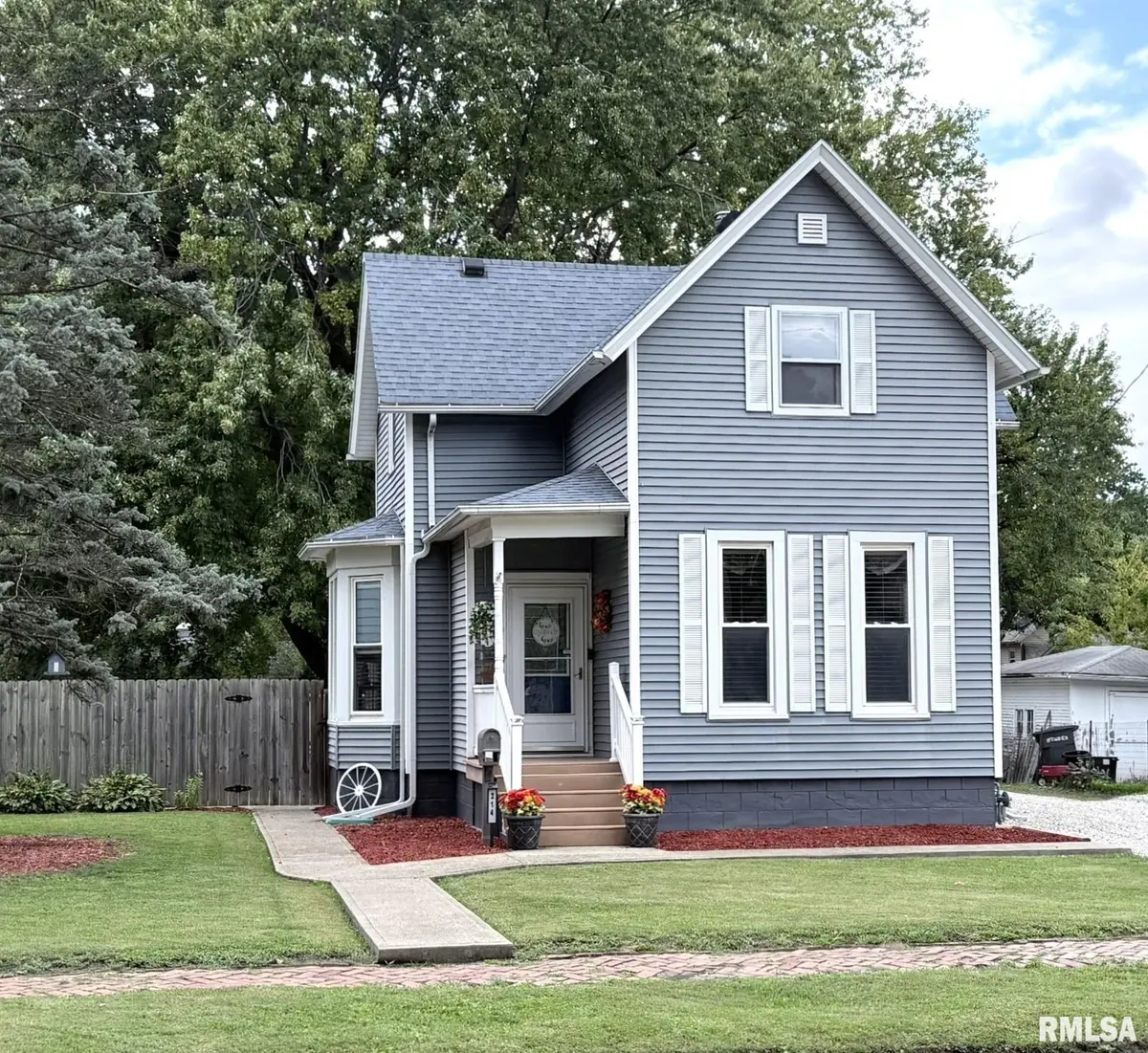 214 FULTON ST, Galesburg, IL 61401