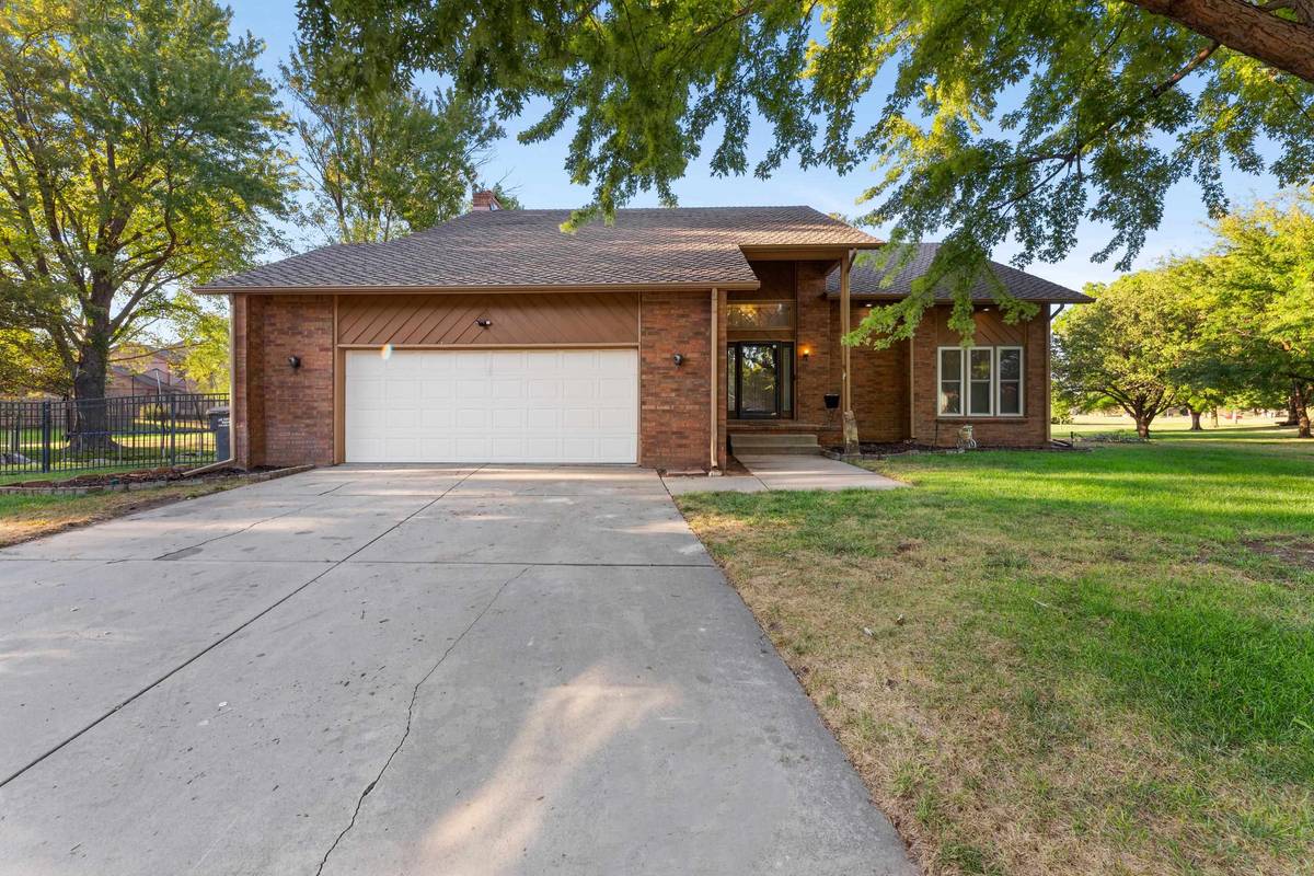 1513 N Valleyview, Wichita, KS 67212