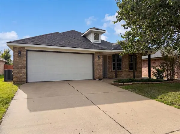 1618 Hillside Drive, Waxahachie, TX 75165