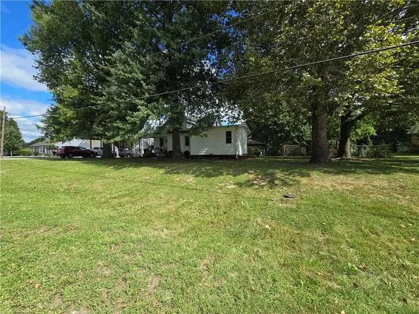 2006 Eastridge DR, Excelsior Springs, MO 64024
