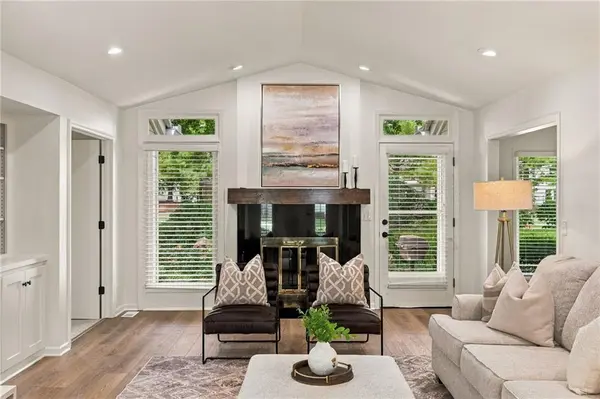 2012 W 123rd TER, Leawood, KS 66209