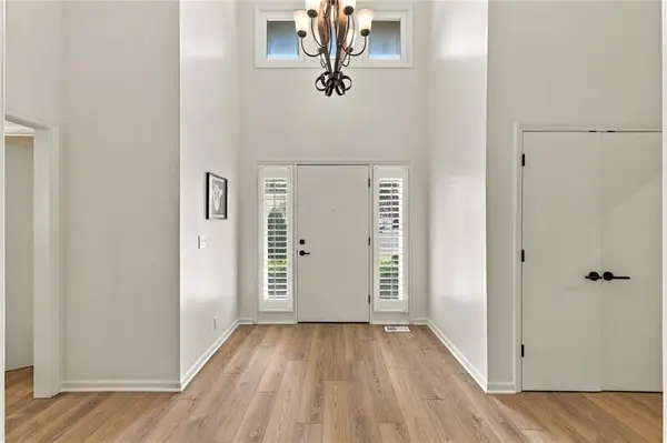 2012 W 123rd TER, Leawood, KS 66209