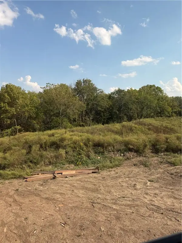 833 Reed DR, Raymore, MO 64083