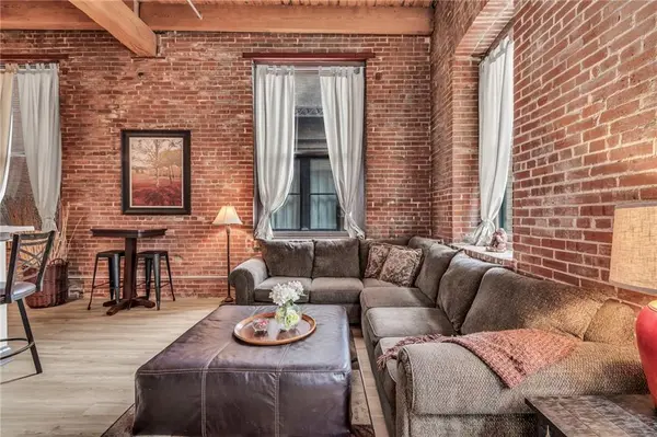 308 W 8th ST #201, Kansas City, MO 64105