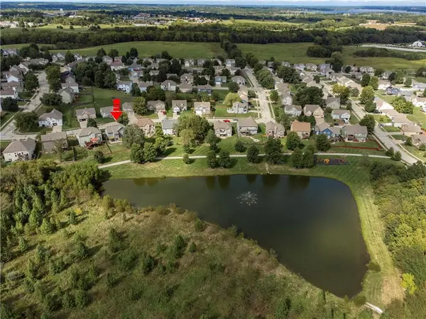 407 KILLARNEY LN, Smithville, MO 64089