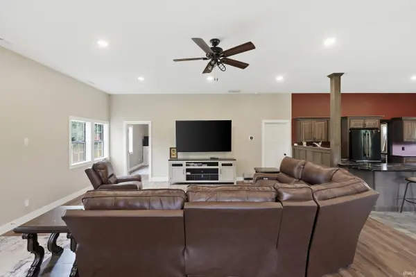 604 E 5th ST, Burlington, IN 46915-9489