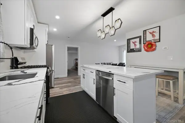 210 N Delaware AVE, Massapequa, NY 11758