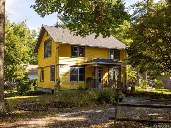 35 Orchard LN, Woodstock, NY 12498