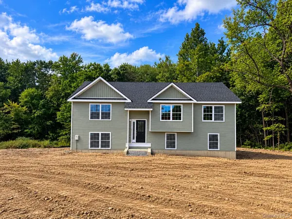 7 Lindenwood LN, Newburgh, NY 12550
