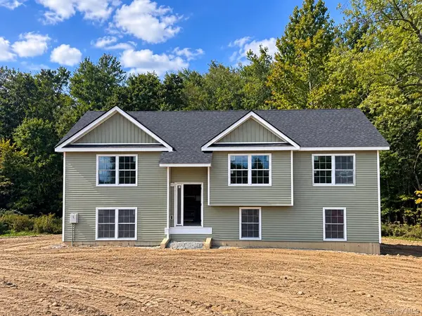 7 Lindenwood LN, Newburgh, NY 12550