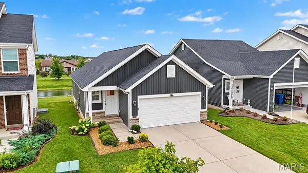 284 Crestfield CT, St Charles, MO 63301