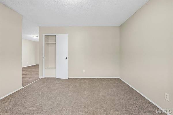 6766 Lesli Mari CT, Florissant, MO 63033